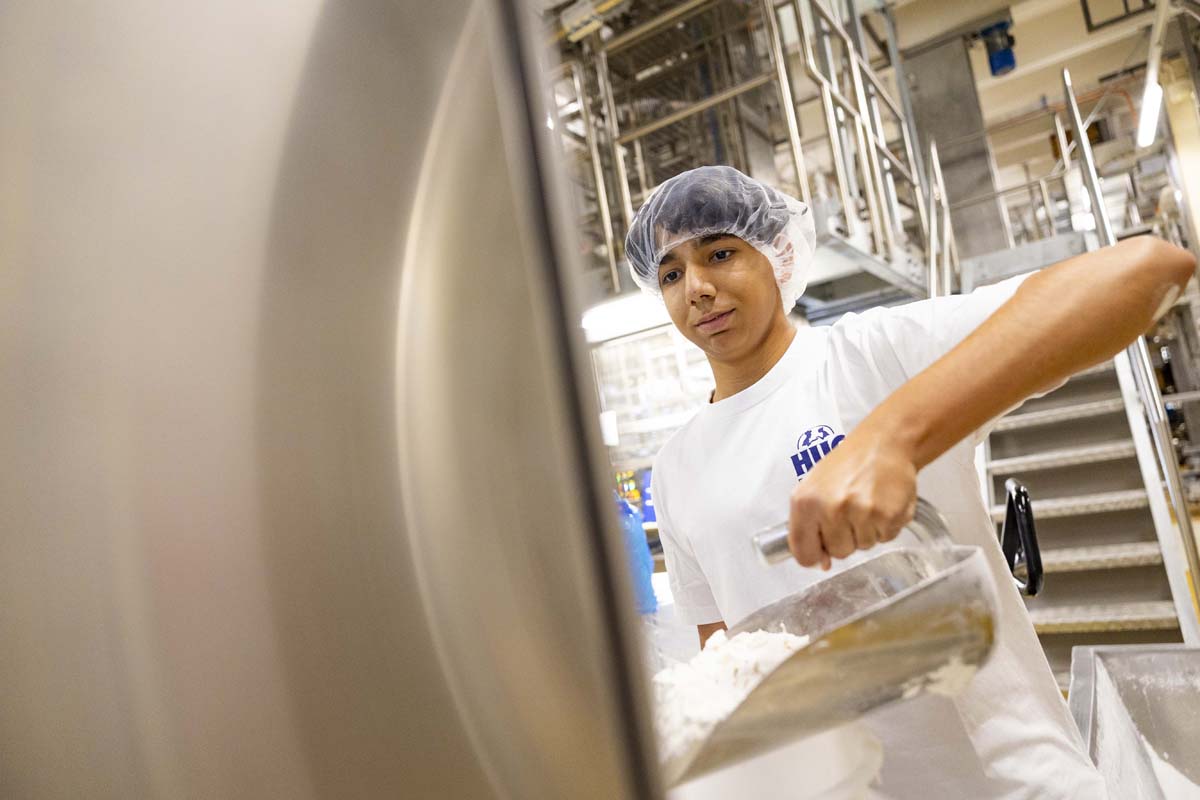 Lebensmittel&shy;praktiker:in